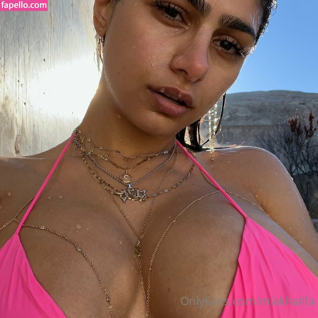 The great boobs of Mia Khalifa #DBIse9KK