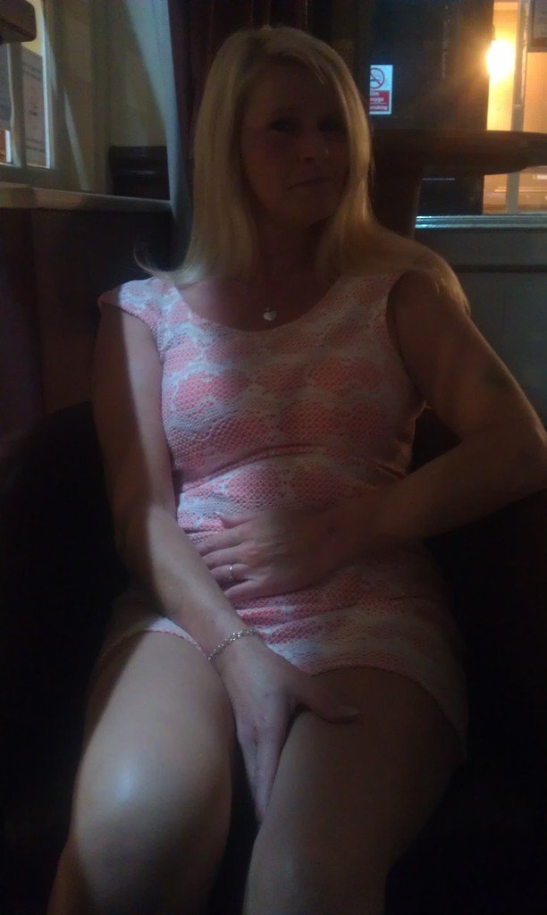 UK Blonde MILF #rmpcGyKx