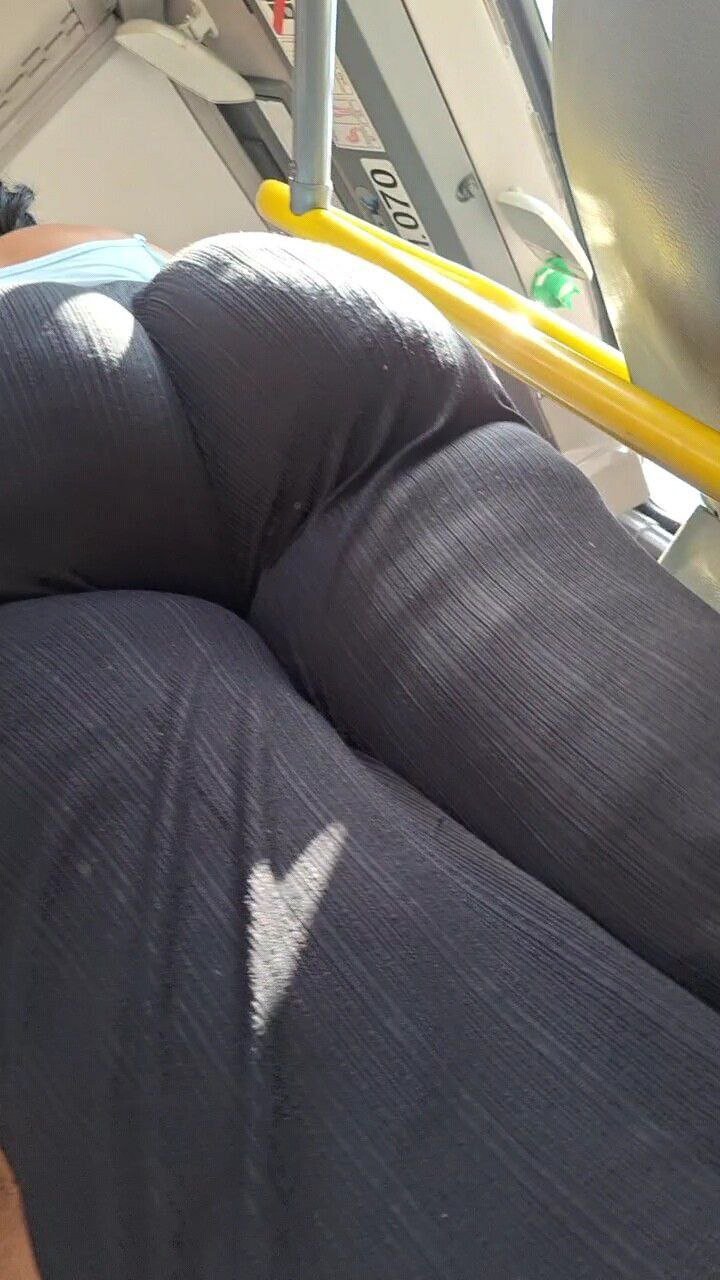 Coroa gostosa no ônibus #5aXkI6Dx