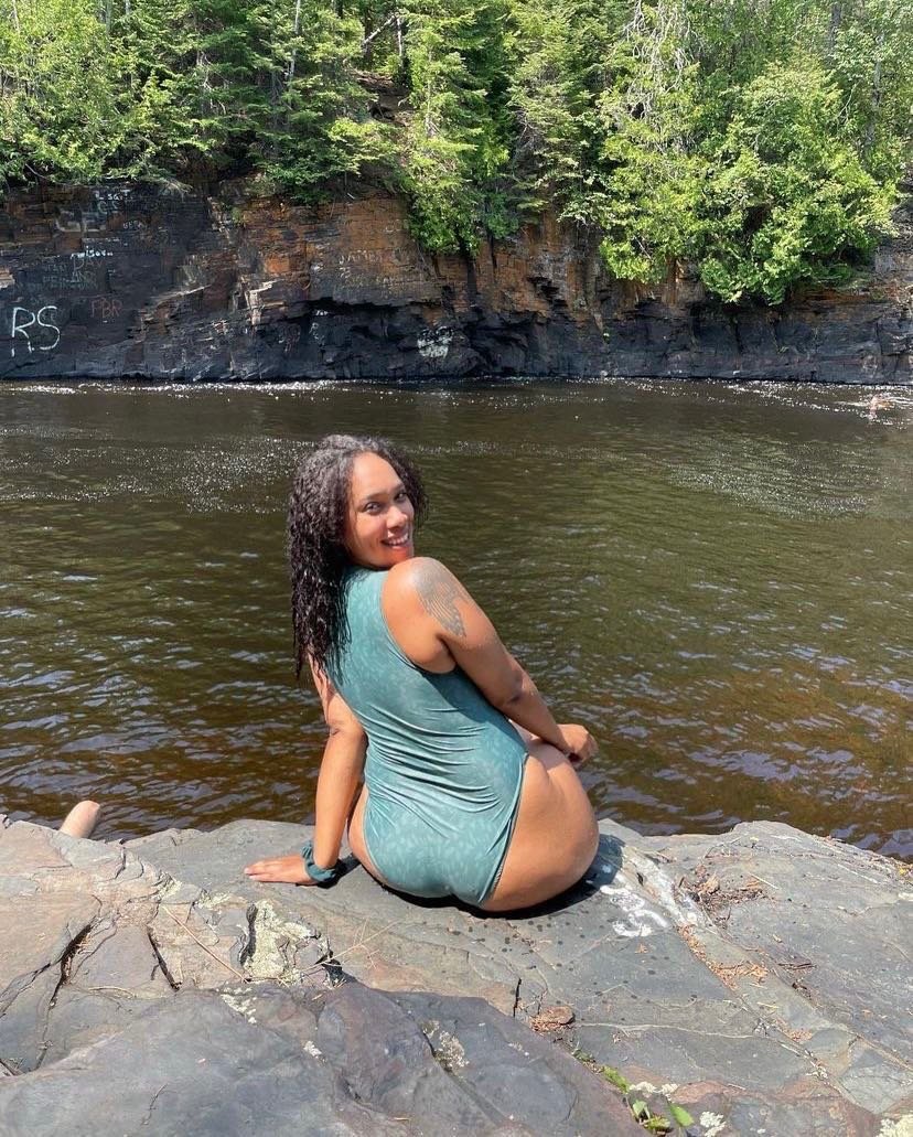 Thicc black girl got a ass and tits to kill for #SQOtRO2J