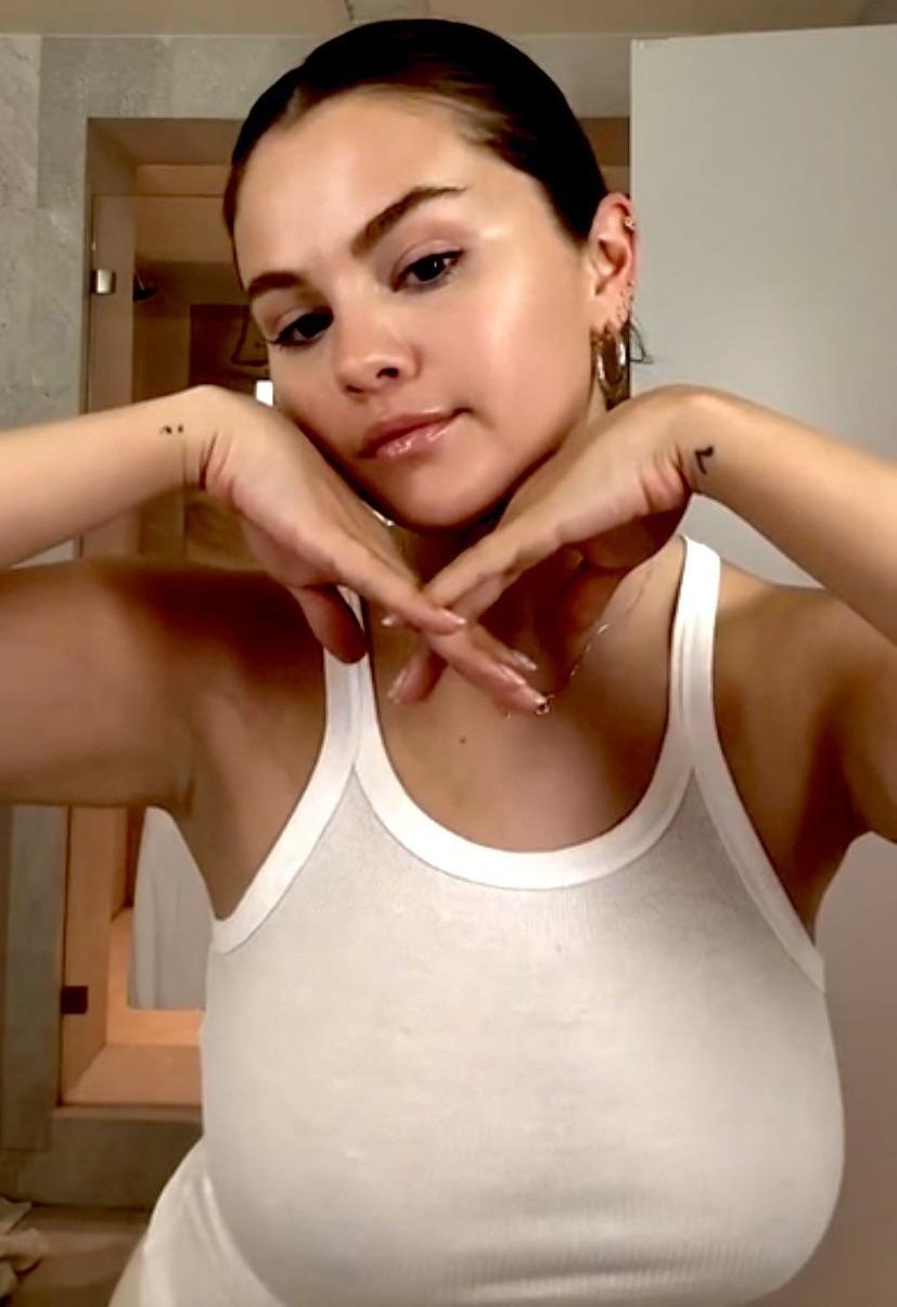 Celebrity Titty Tuesday had to be Selena Gomez & her milky jugs #tNtWR4Rr