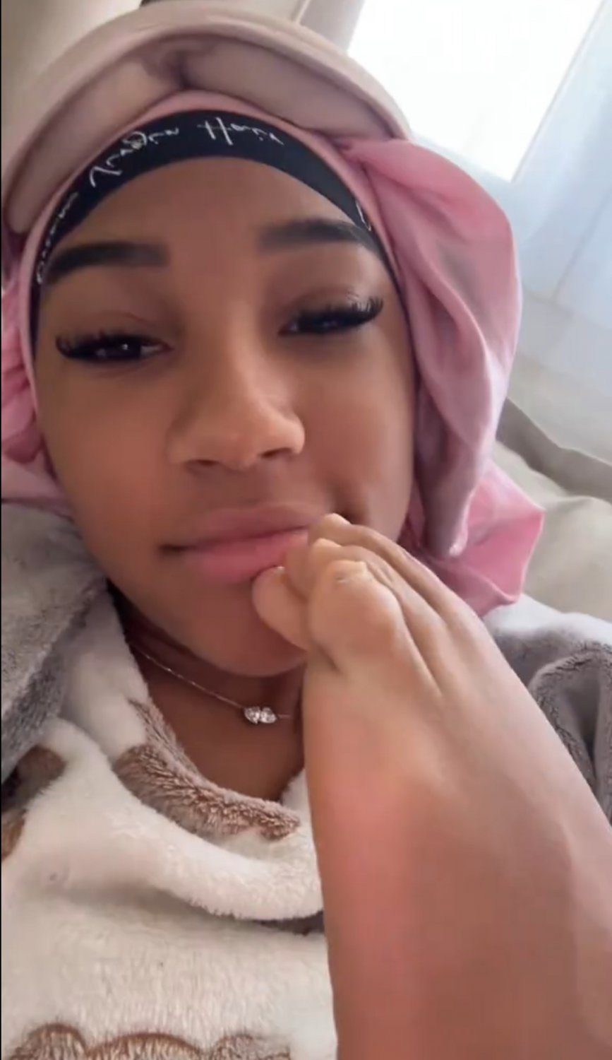 This French girl shows off her feet on TikTok (Elysha) #ZrnfKXkz