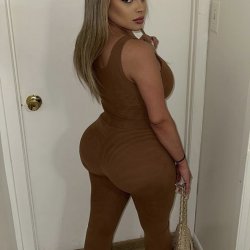 Persian chick with a phat ass and big tits