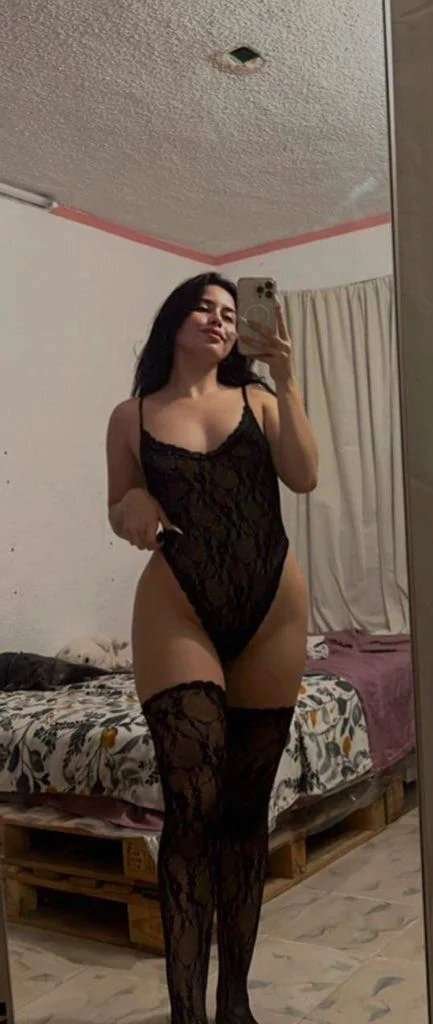 Regina Esposa caliente es prostituida por su esposo con amigos #0P8pHfcp