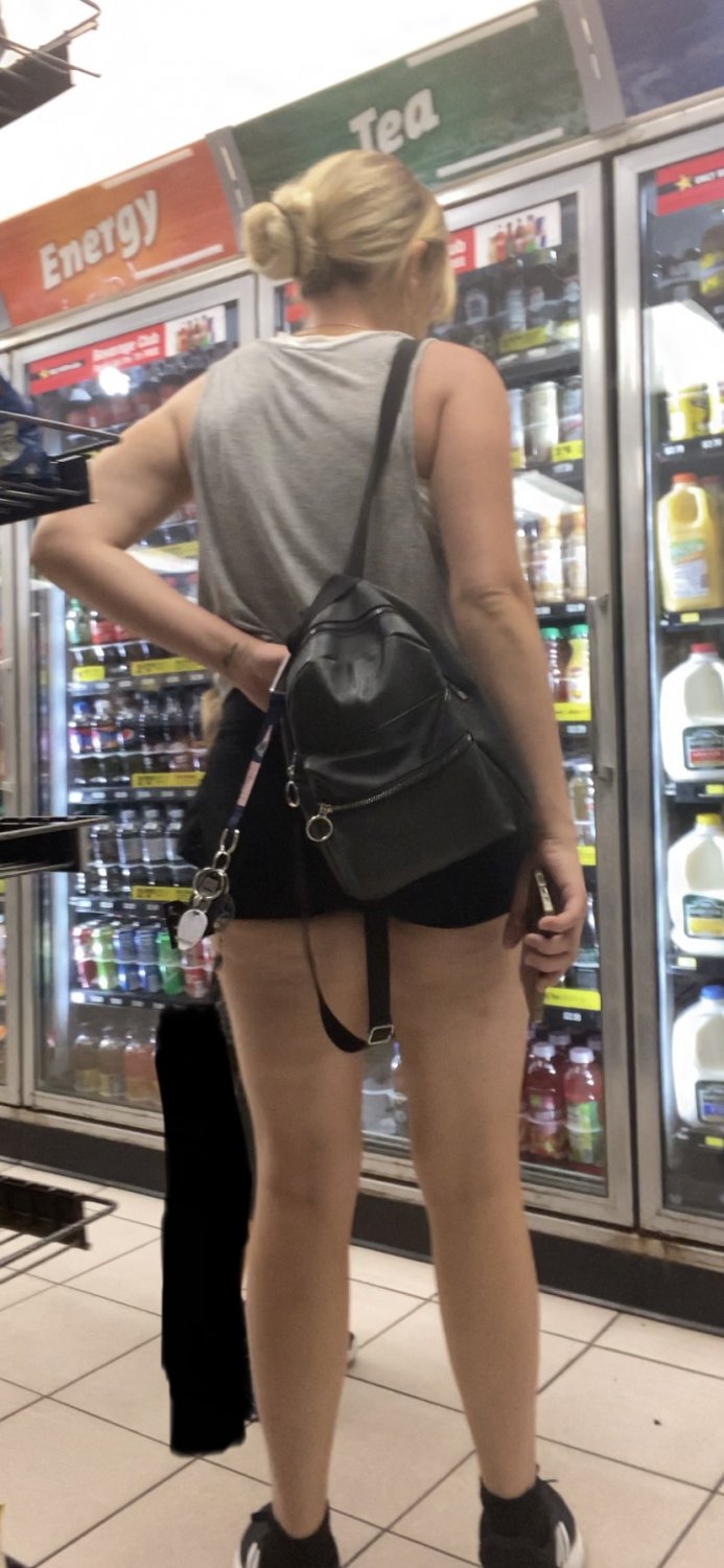 Blonde In Shorts Bend Over Store Candid #5Mi9Pij2