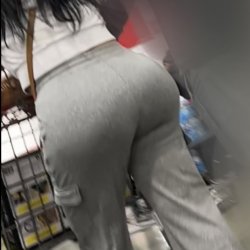 Stacked bubble butt Latina milf candid