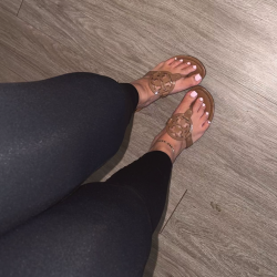 Amateur blonde girl feet