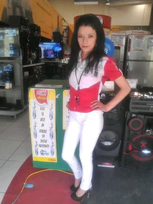 Vendedora mexicana sexi de Elektra #yYqZEUJK