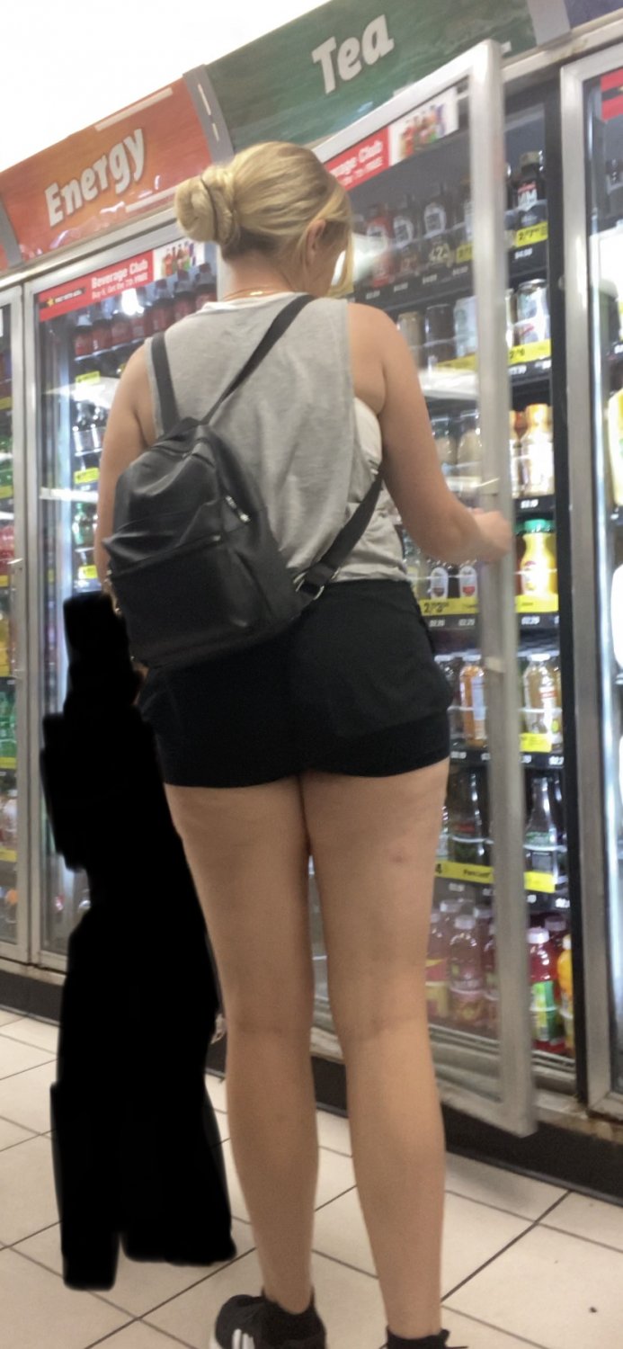 Blonde In Shorts Bend Over Store Candid #Z8qURly9