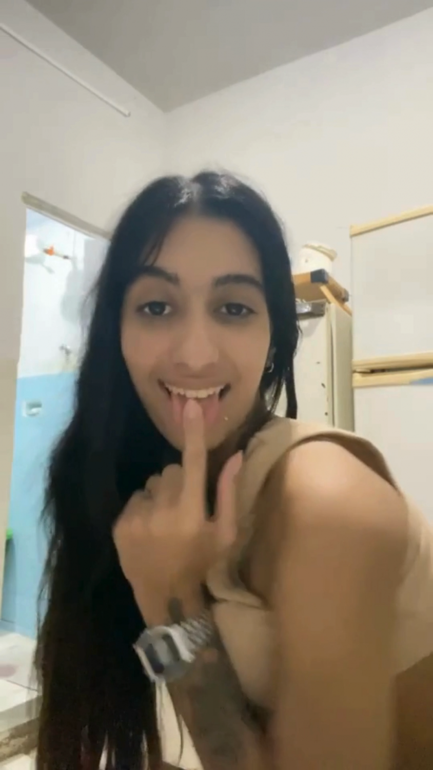 Novinha Carioca dos Peitin do Bico Doce Mostra o Cuzinho na Live - mixadulto.com #10asgPV0