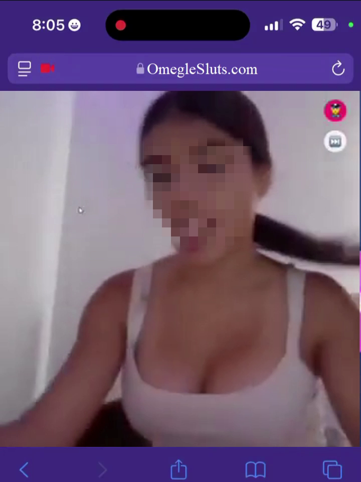 Random slut flash her boobs on OmegleSluts.com #4PnxRdI6